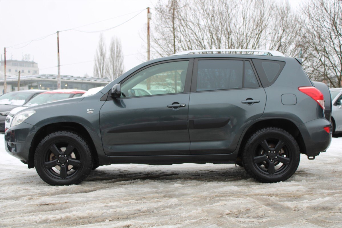 Toyota RAV4 SUV 2,2 l 100 kw