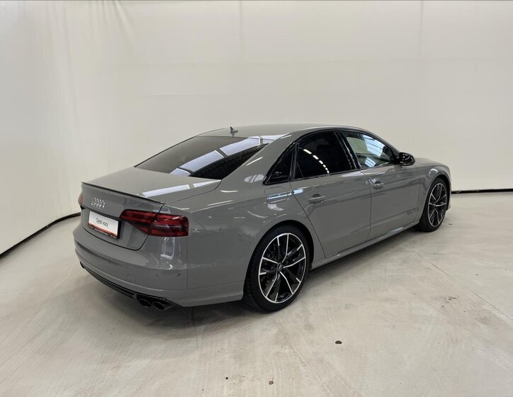 Audi S8 Sedan / Limuzína 4,0 l 445 kw