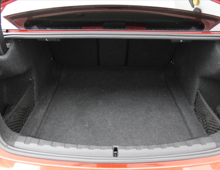 BMW Řada 3 Sedan / Limuzína 2,0 l 140 kw