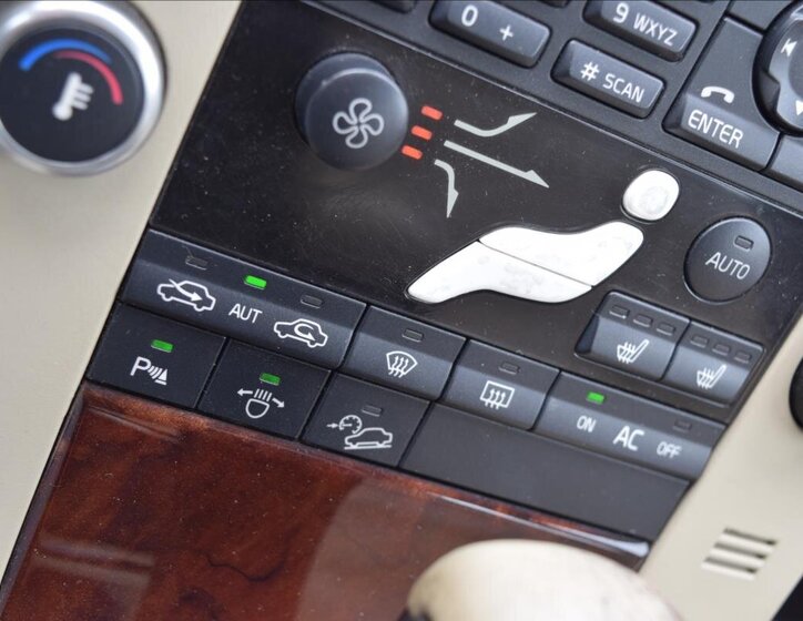 Volvo XC70 Kombi 2,4 l 120 kw