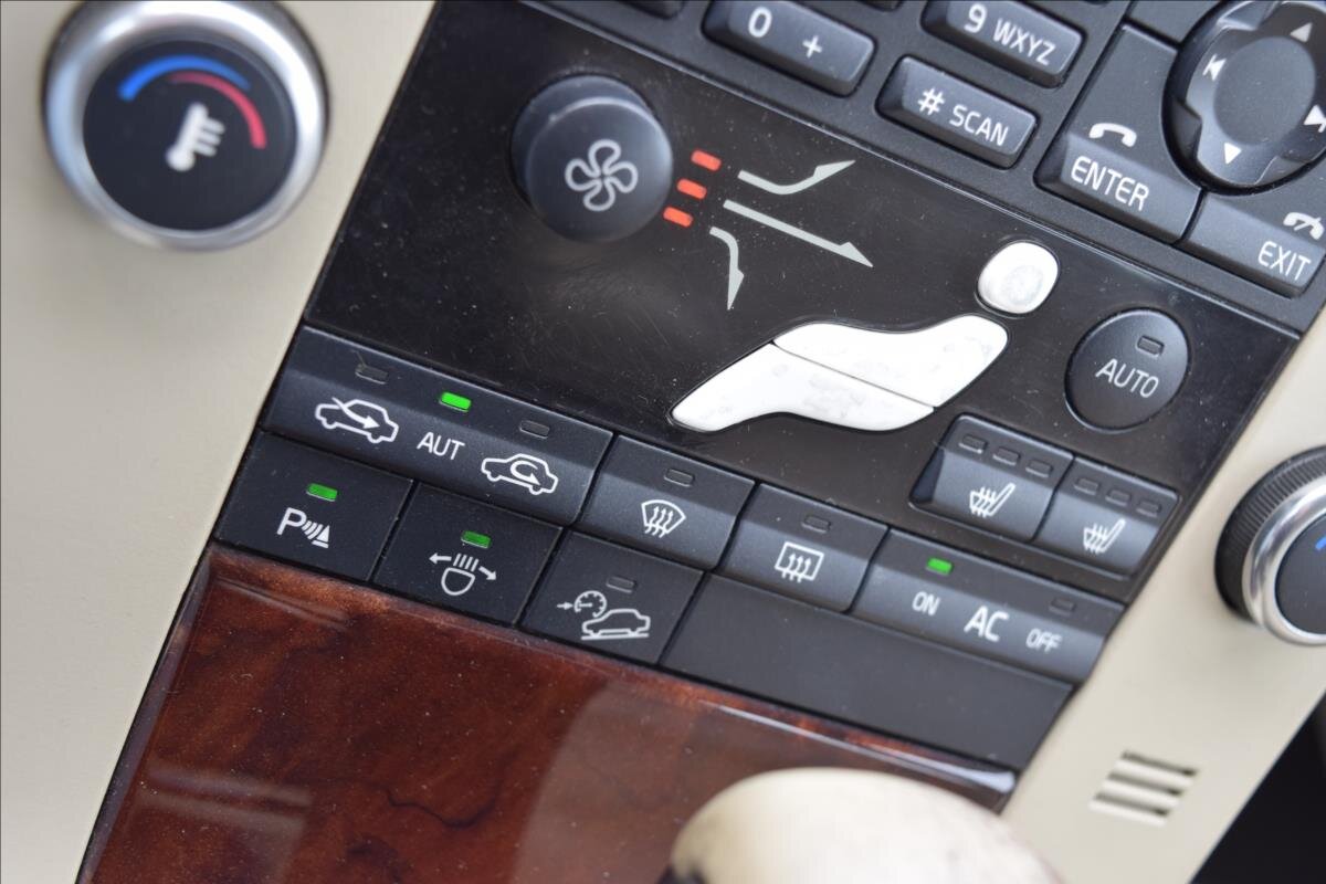 Volvo XC70 Kombi 2,4 l 120 kw