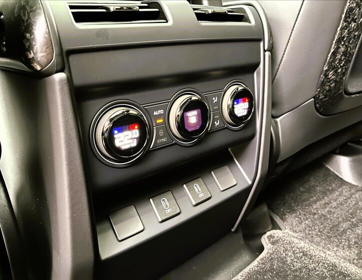 Land Rover Defender SUV / Terénní 4,4 l 467 kw