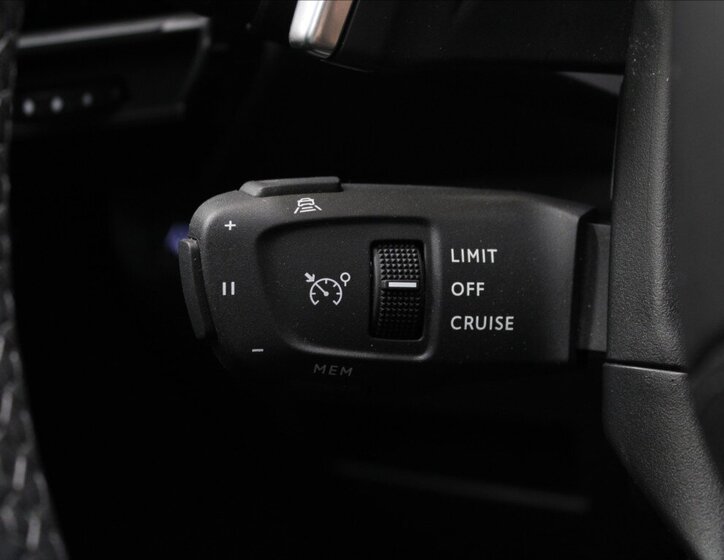 DS Automobiles DS7 Crossback SUV 1,6 l 221 kw