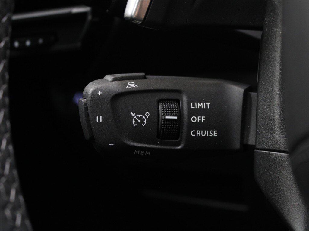 DS Automobiles DS7 Crossback SUV 1,6 l 221 kw