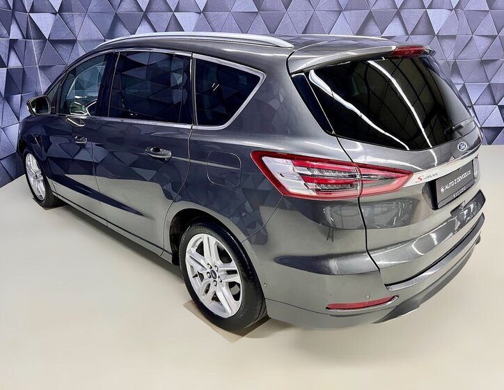 Ford S-MAX 5