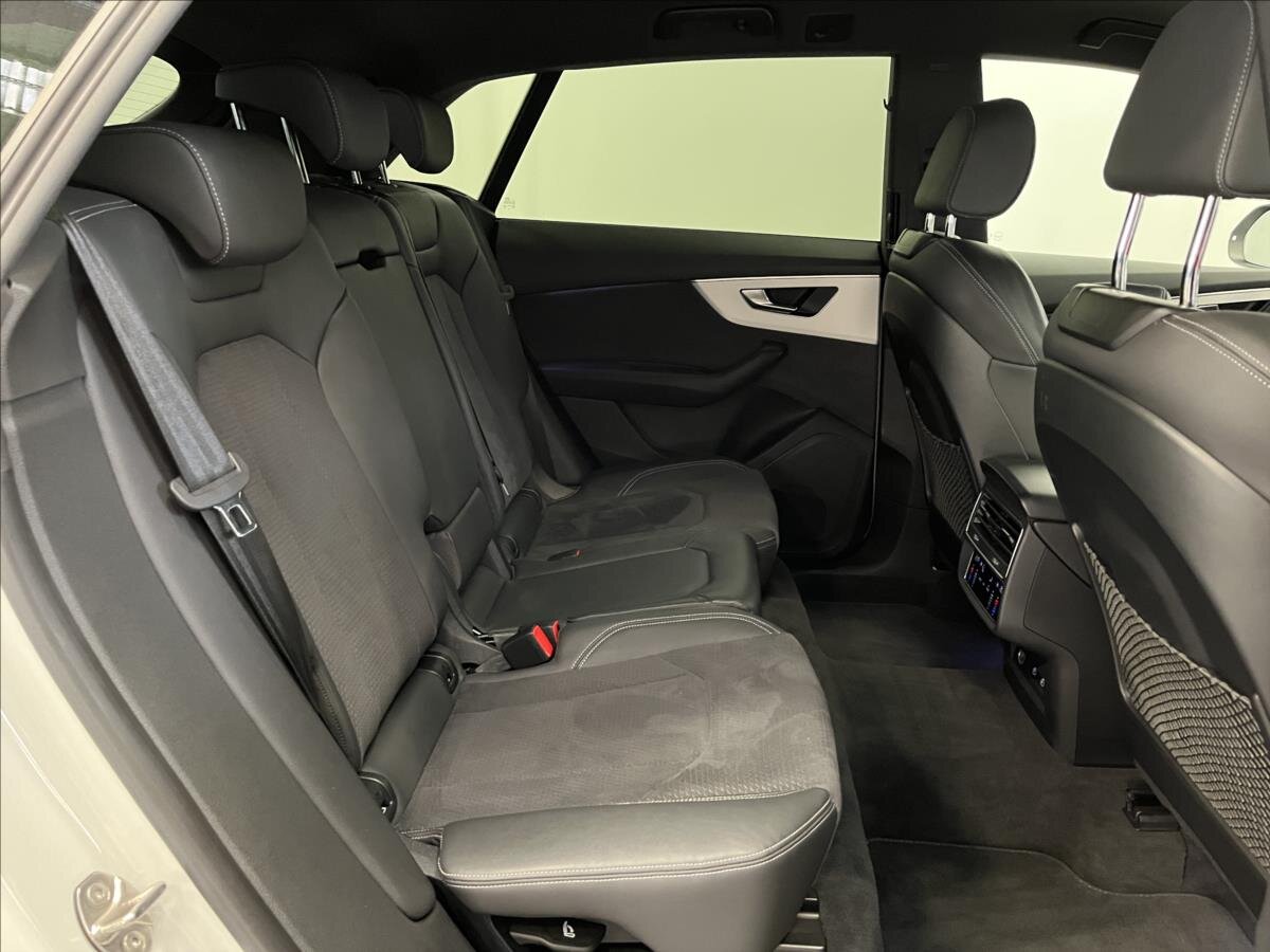 Audi Q8 SUV / Terénní 3,0 l 210 kw