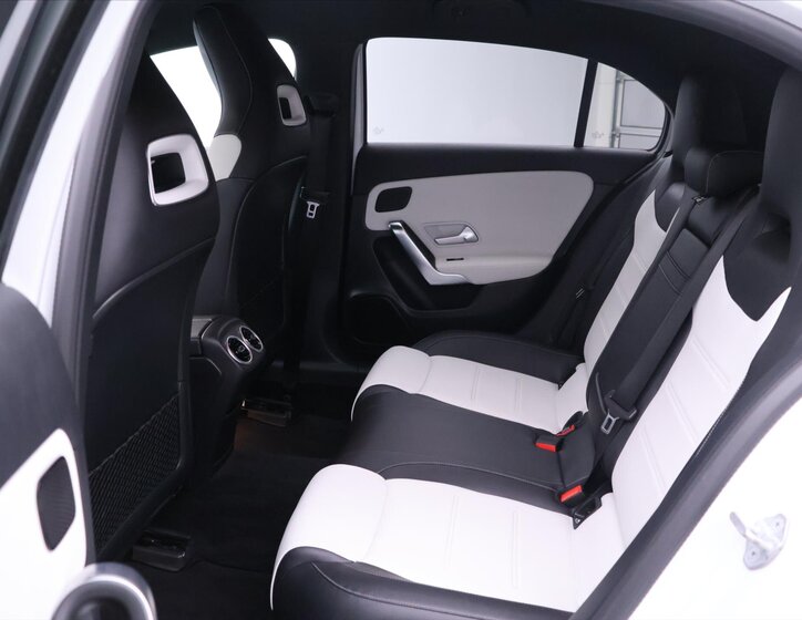 Mercedes-Benz Třídy A Hatchback 1,3 l 120 kw