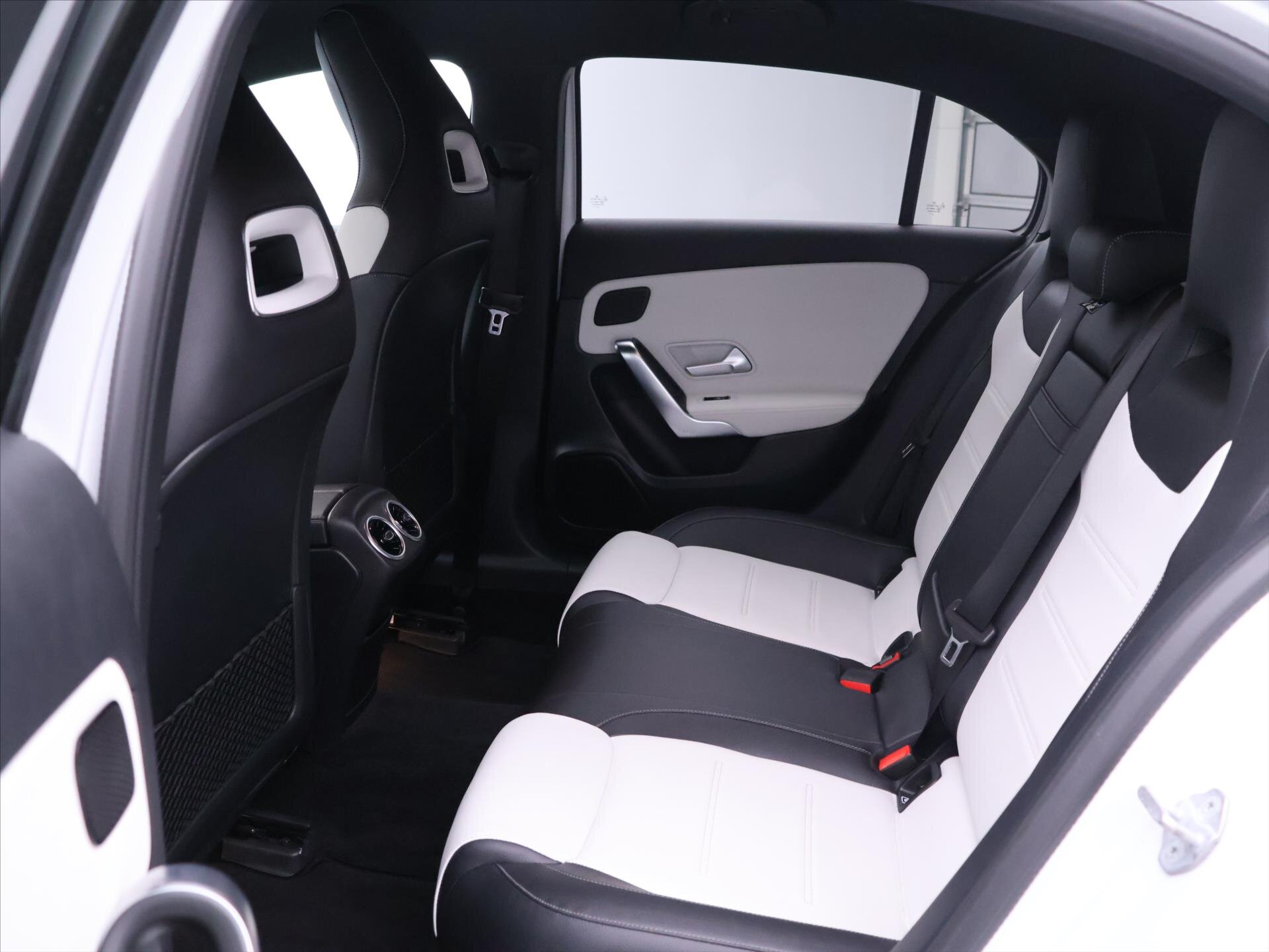 Mercedes-Benz Třídy A Hatchback 1,3 l 120 kw