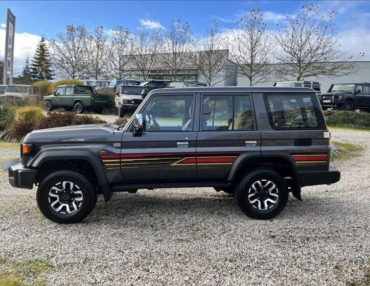 Toyota Land Cruiser 4