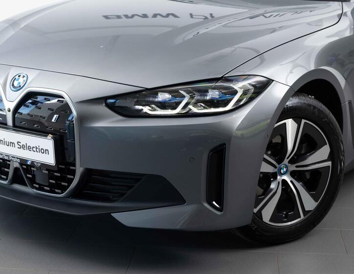 BMW i4 7