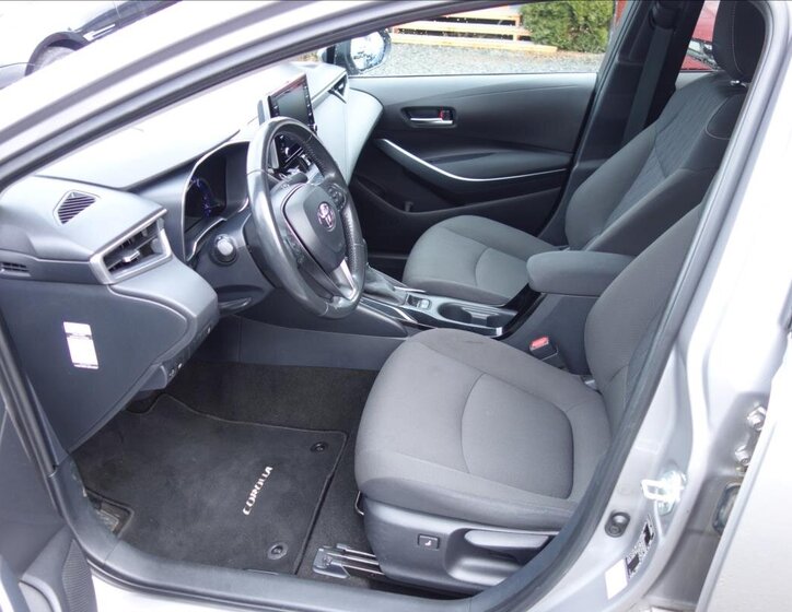 Toyota Corolla Sedan / Limuzína 1,6 l 97 kw