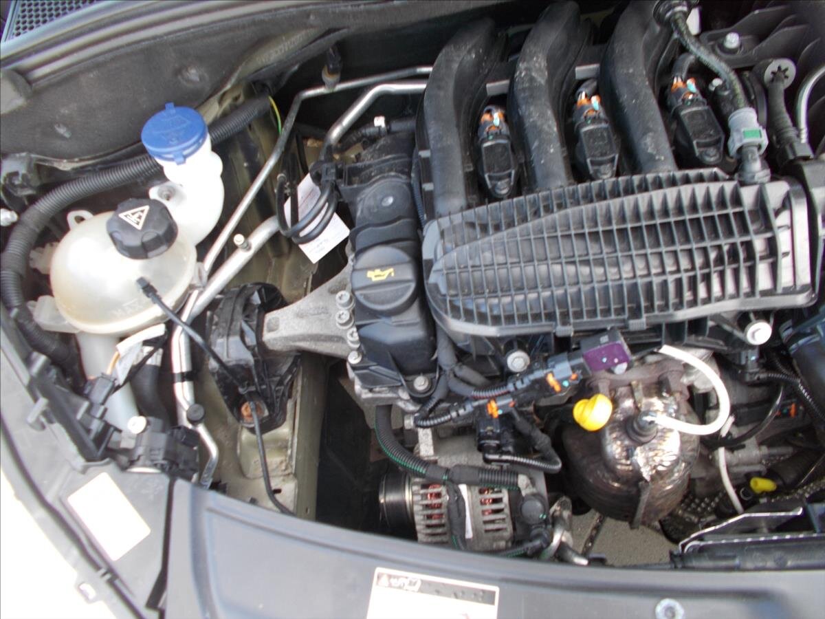 Peugeot 208 Hatchback 1,2 l 60 kw