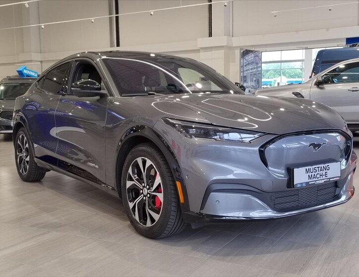 Ford Mustang Mach-E SUV 0,0 198 kw