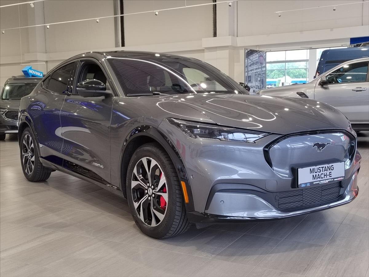 Ford Mustang Mach-E SUV 0,0 198 kw