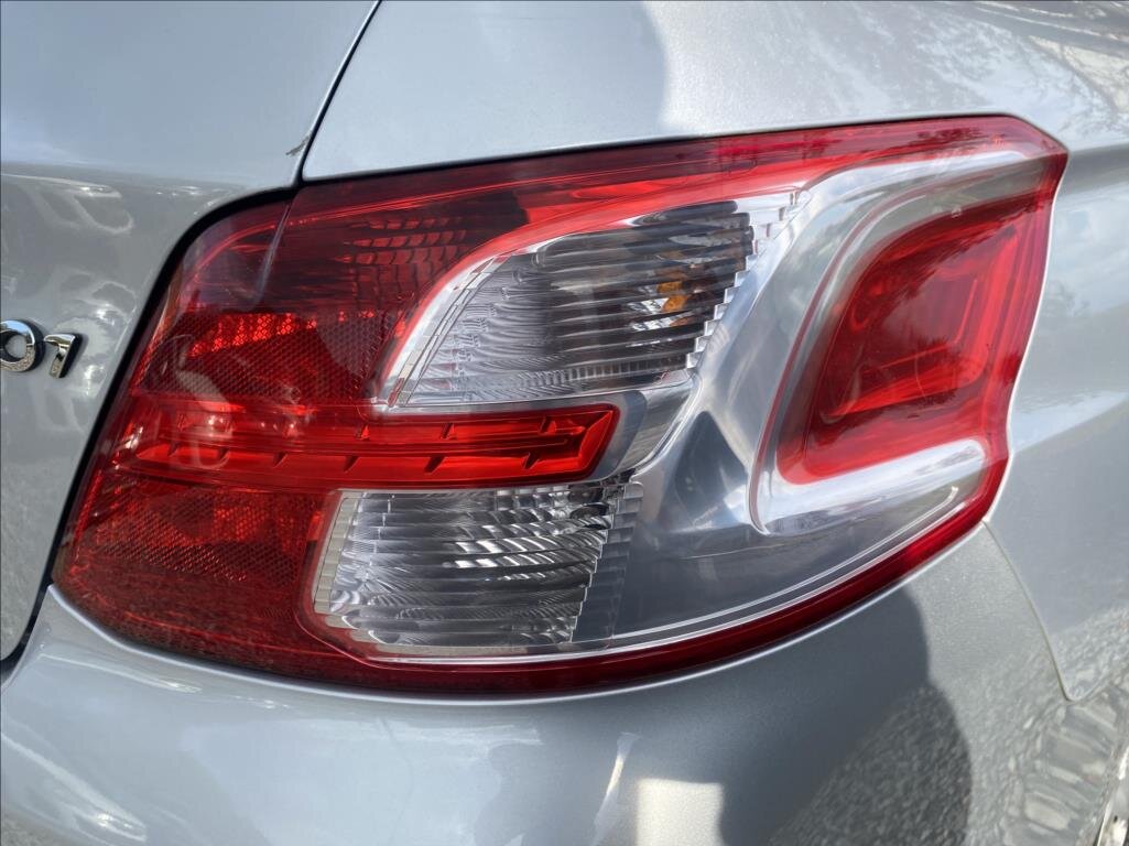 Peugeot 301 Sedan 1,2 l 53 kw