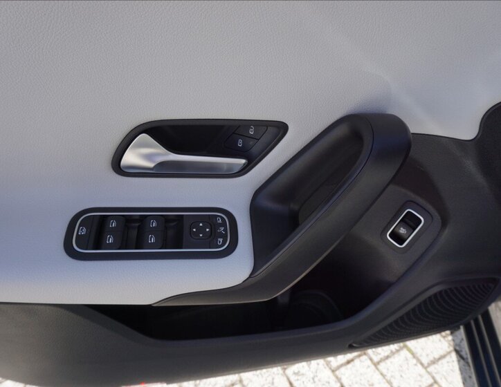 Mercedes-Benz Třídy A Sedan / Limuzína 1,3 l 100 kw