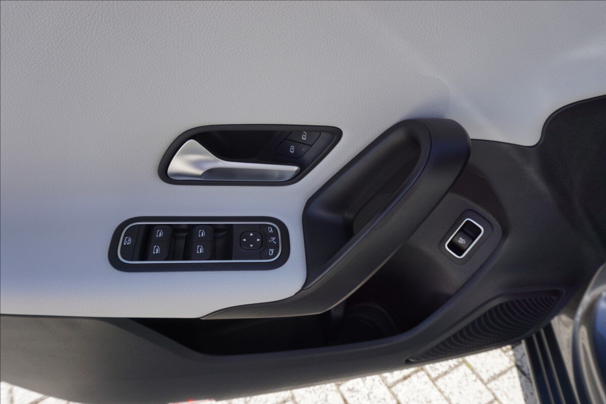 Mercedes-Benz Třídy A Sedan / Limuzína 1,3 l 100 kw