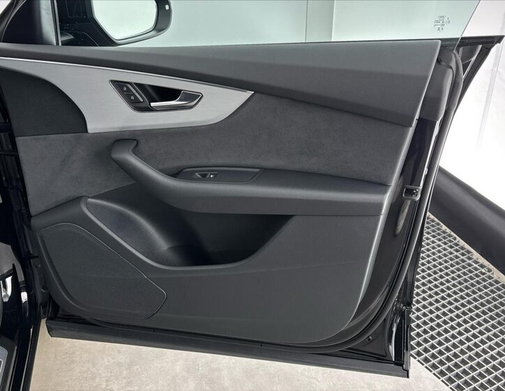 Audi Q8 SUV / Terénní 3,0 l 210 kw