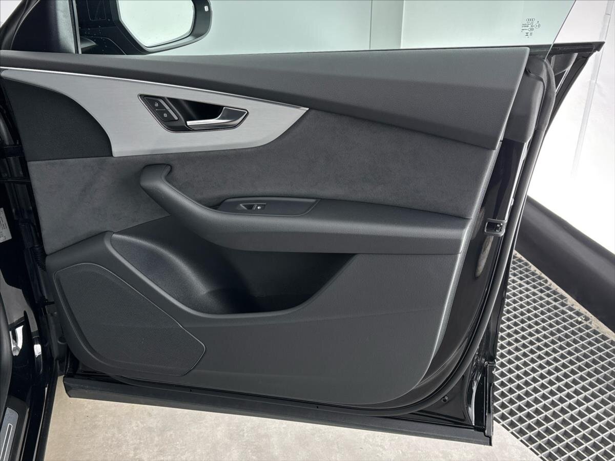 Audi Q8 SUV / Terénní 3,0 l 210 kw