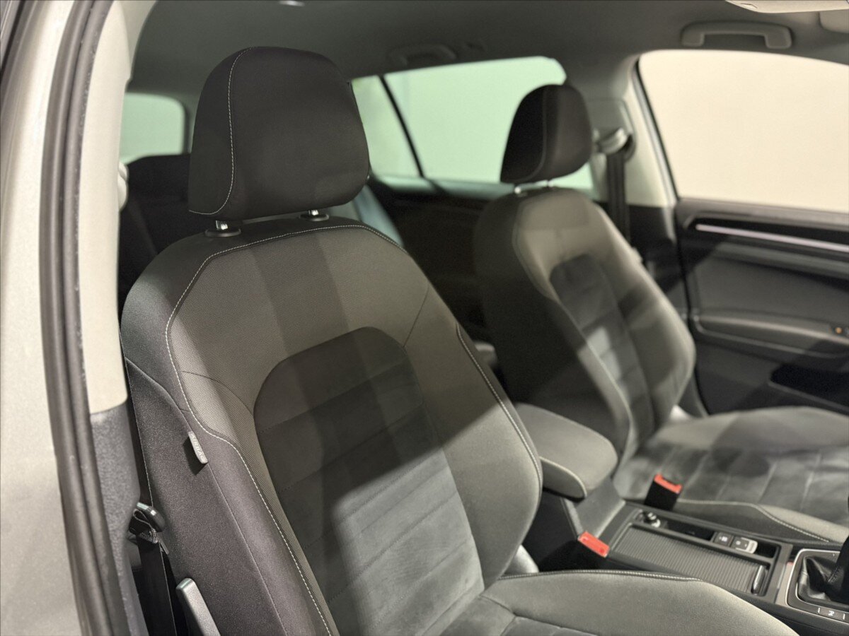 Volkswagen Golf Kombi 2,0 l 110 kw