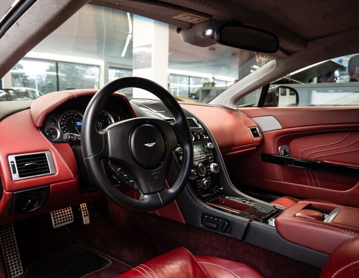 Aston Martin Vantage 5