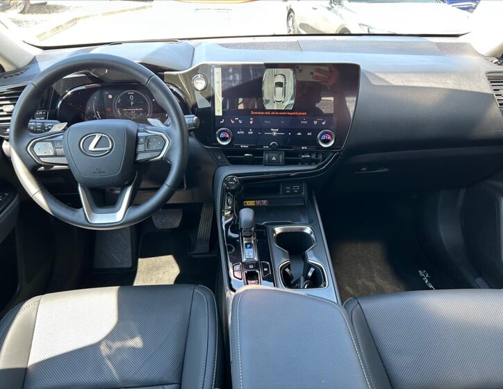 Lexus NX 350h SUV / Terénní 2,5 l 179 kw