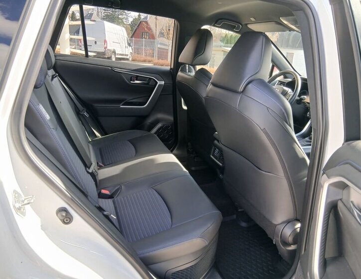 Toyota RAV4 SUV / Terénní 2,5 l 131 kw