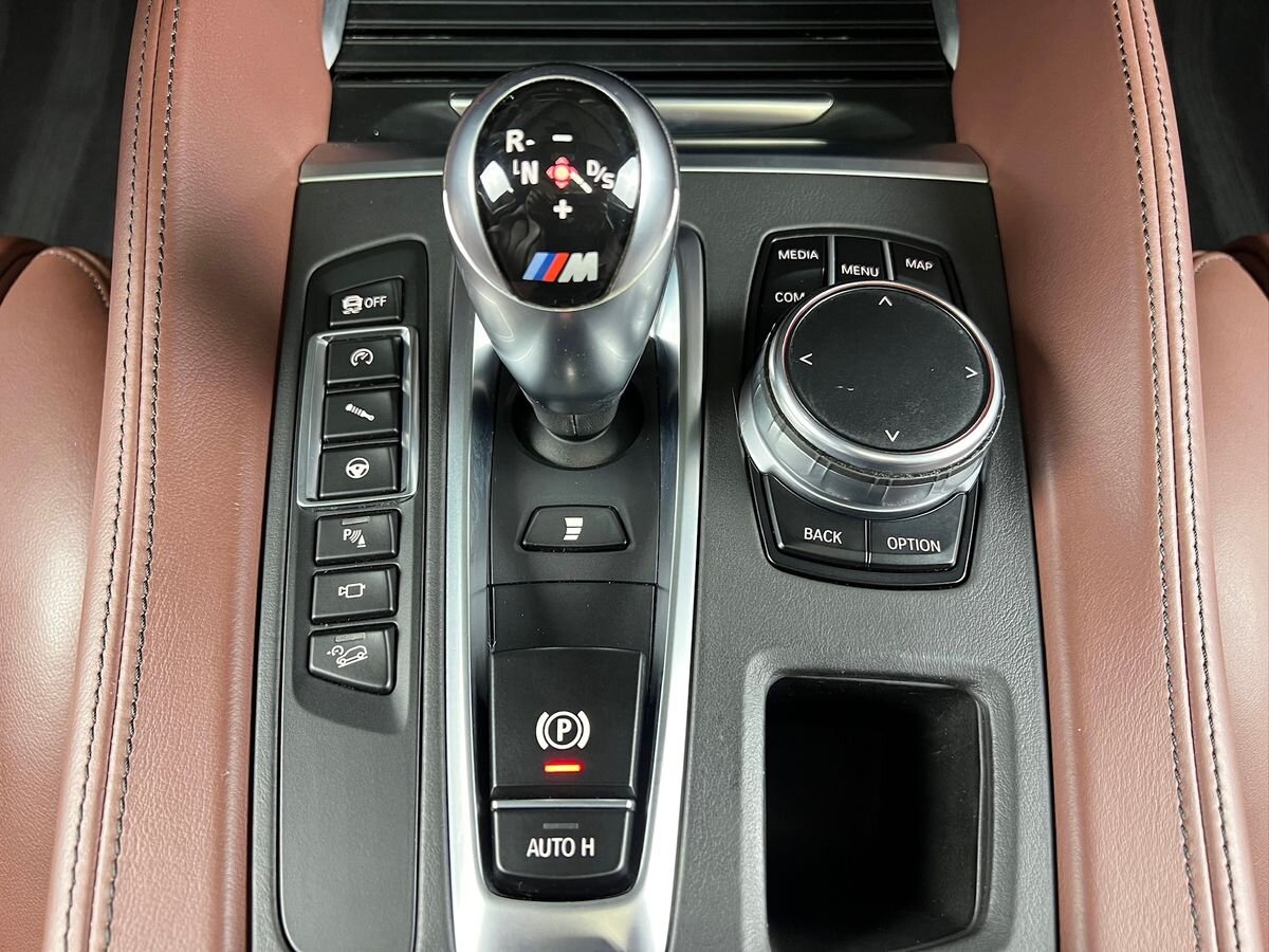 BMW X5 SUV / Terénní 4,4 l 423 kw