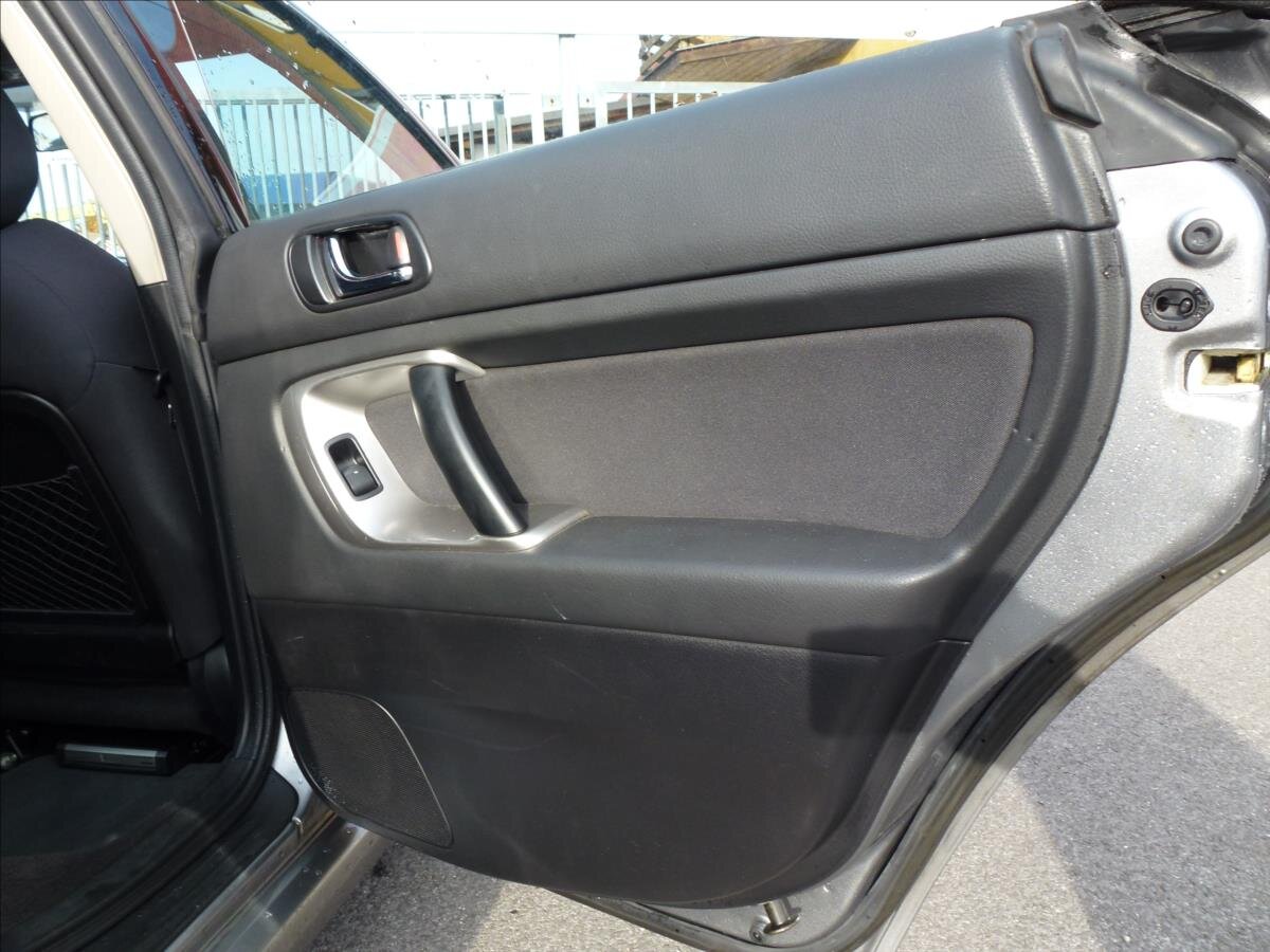 Subaru Legacy Kombi 2,0 l 121 kw