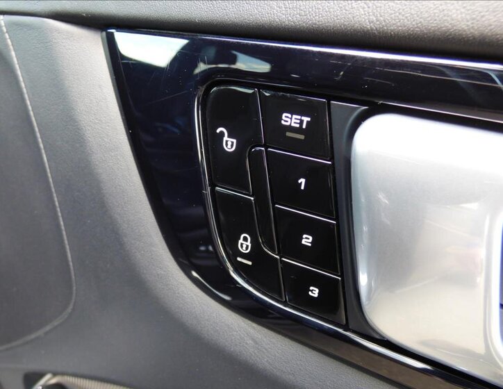 Porsche Cayenne SUV 2,9 l 324 kw