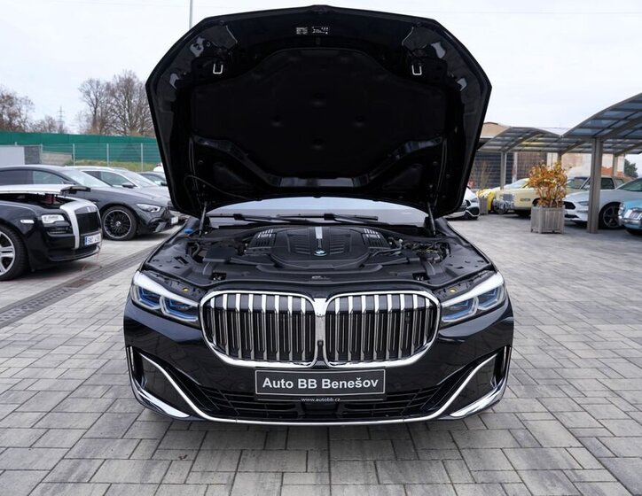 BMW Řada 7 Sedan / Limuzína 6,6 l 430 kw