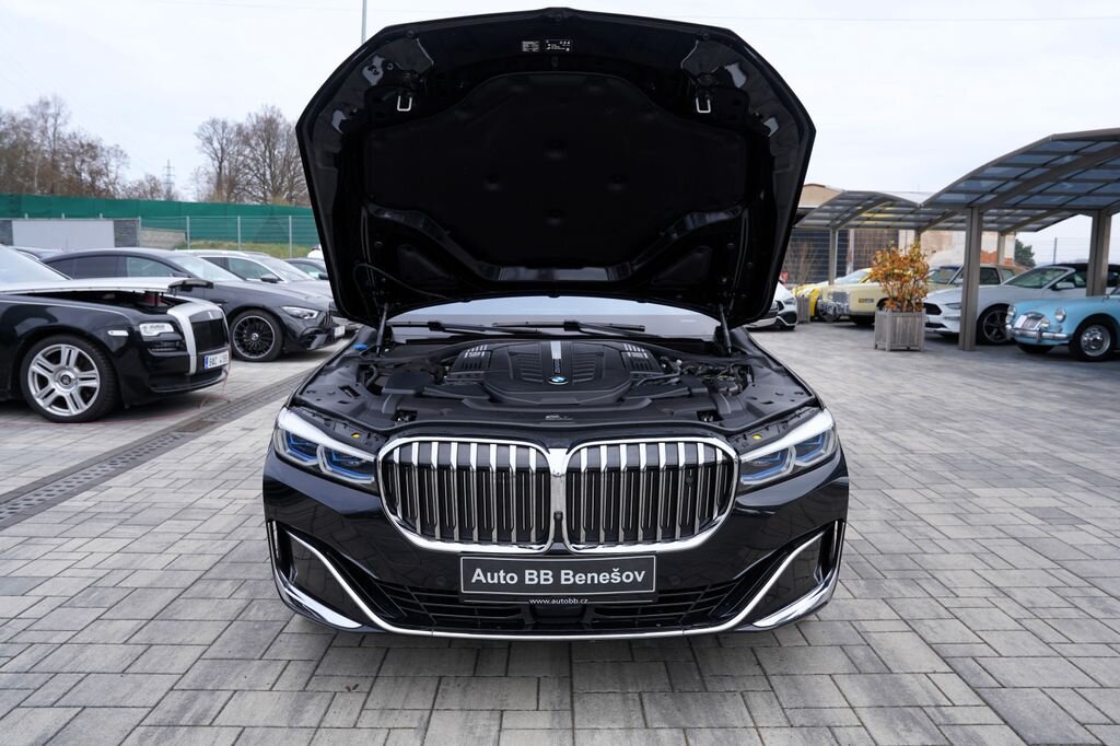 BMW Řada 7 Sedan / Limuzína 6,6 l 430 kw