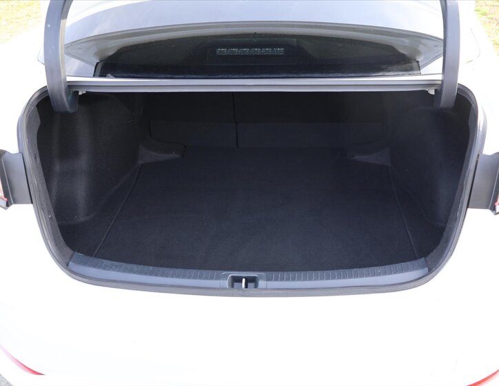 Toyota Corolla Sedan / Limuzína 1,8 l 72 kw