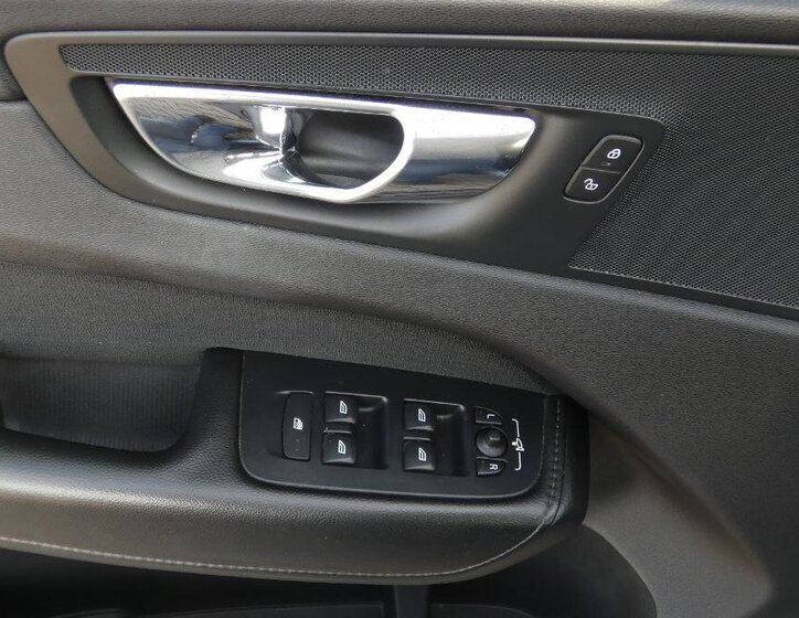 Volvo XC60 SUV / Terénní 2,0 l 140 kw