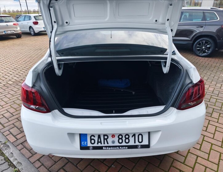 Peugeot 301 Sedan 1,2 l 60 kw