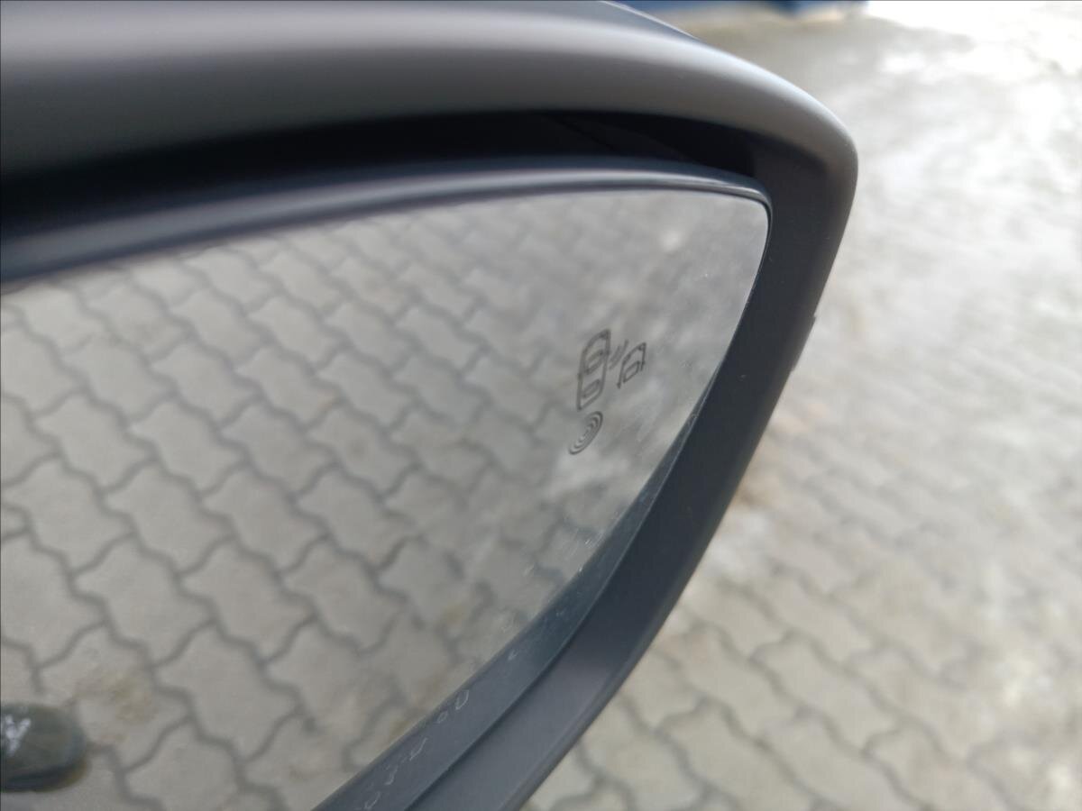 Peugeot 2008 SUV 1,2 l 96 kw