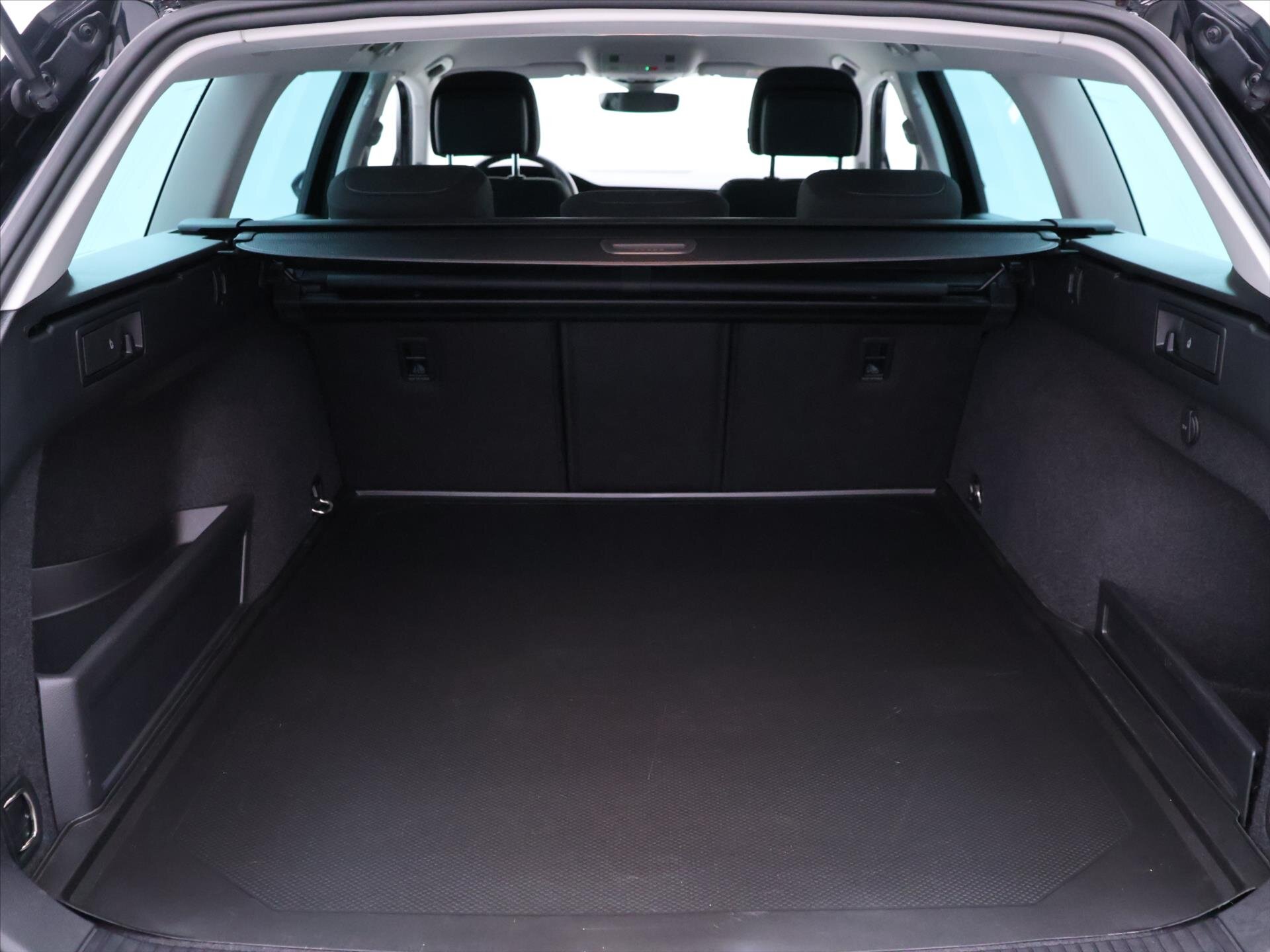 Volkswagen Passat Kombi 2,0 l 110 kw