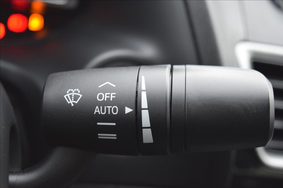 Mazda 3 Sedan / Limuzína 1,5 l 74 kw