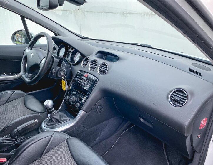 Peugeot 308 Hatchback 1,6 l 147 kw