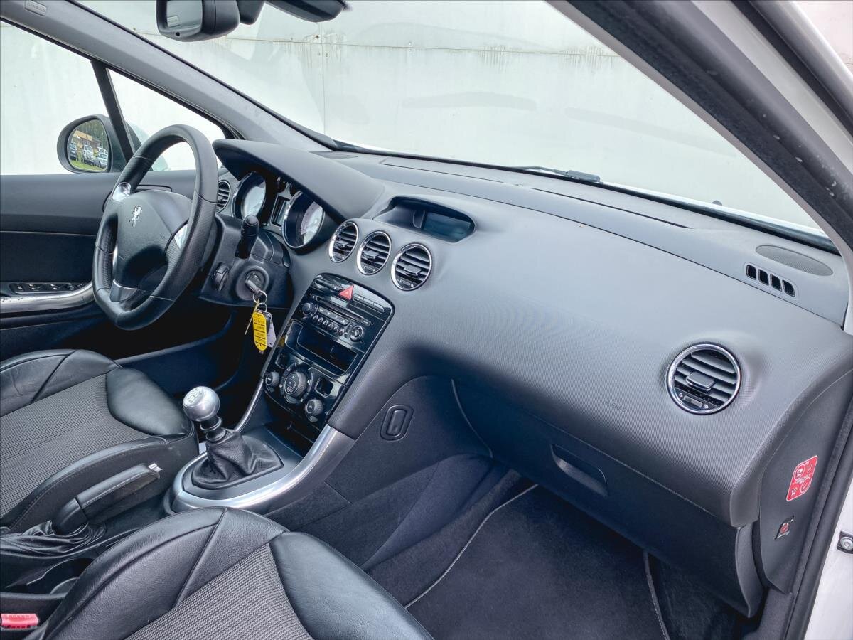 Peugeot 308 Hatchback 1,6 l 147 kw