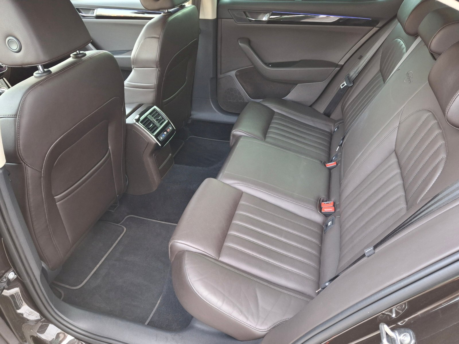 Škoda Superb Sedan / Limuzína 2,0 l 140 kw