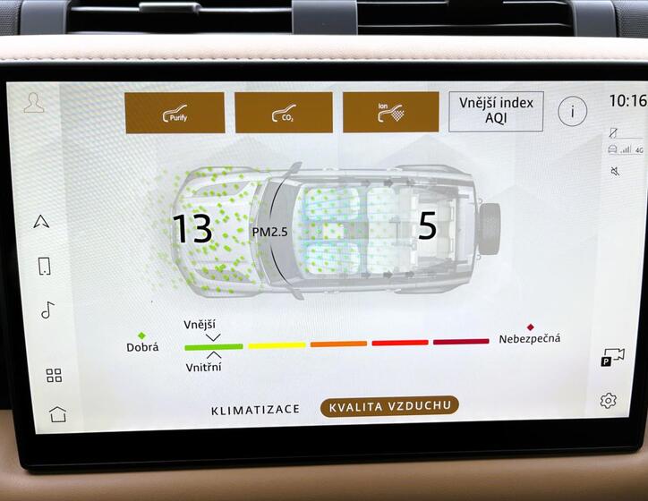 Land Rover Defender 23