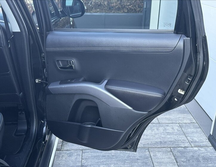 Mitsubishi Outlander SUV / Terénní 2,3 l 130 kw