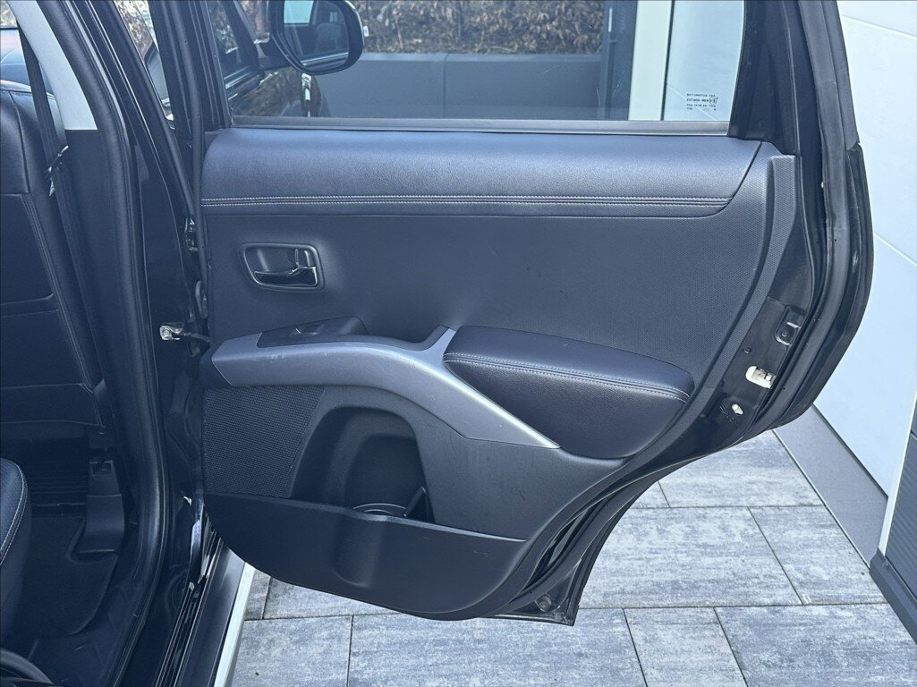 Mitsubishi Outlander SUV / Terénní 2,3 l 130 kw