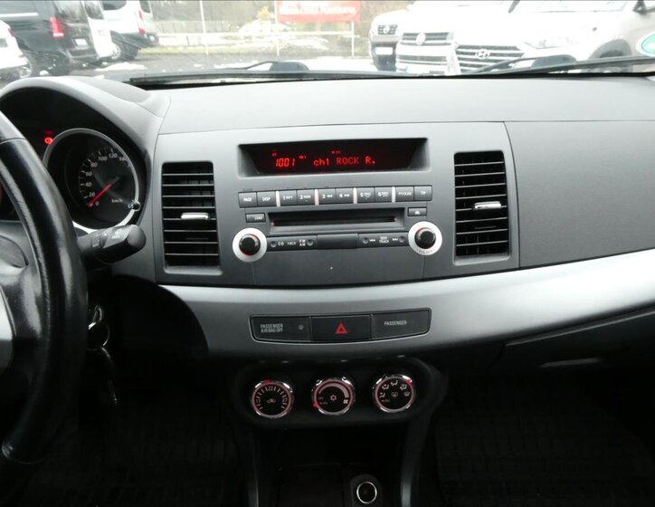 Mitsubishi Lancer 24