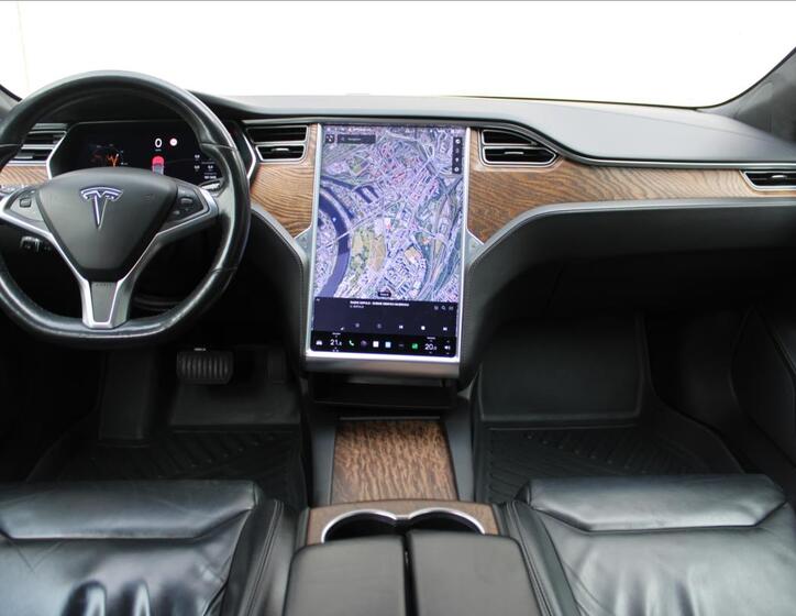 Tesla Model S 18