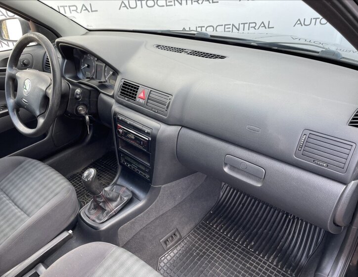 Škoda Octavia Sedan / Limuzína 1,6 l 75 kw