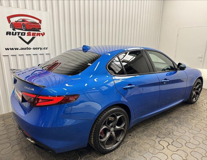 Alfa Romeo Giulia Sedan / Limuzína 2,0 l 206 kw