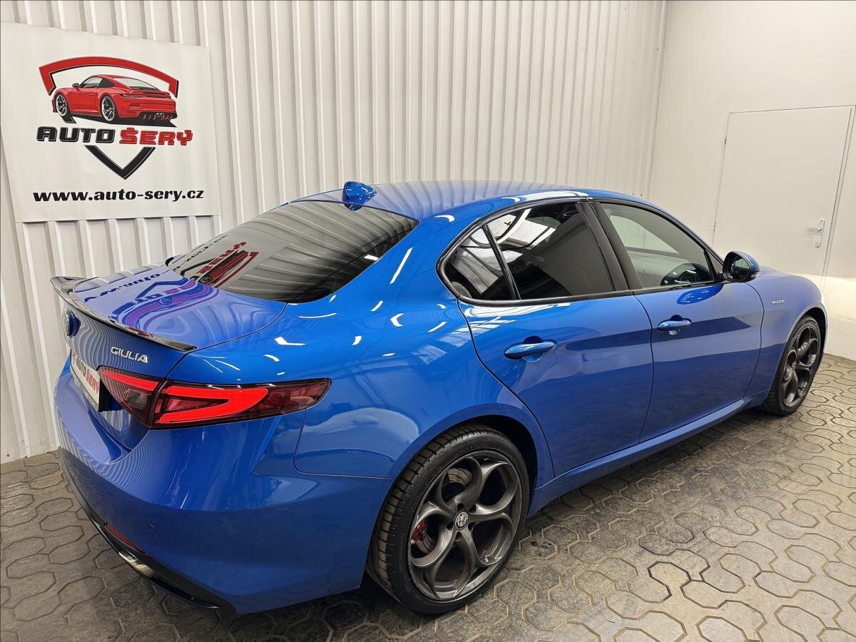 Alfa Romeo Giulia Sedan / Limuzína 2,0 l 206 kw