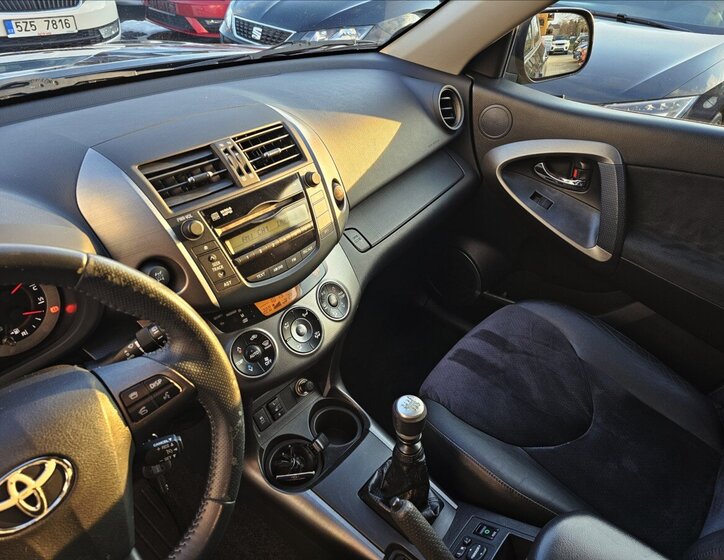 Toyota RAV4 Kombi 2,2 l 110 kw